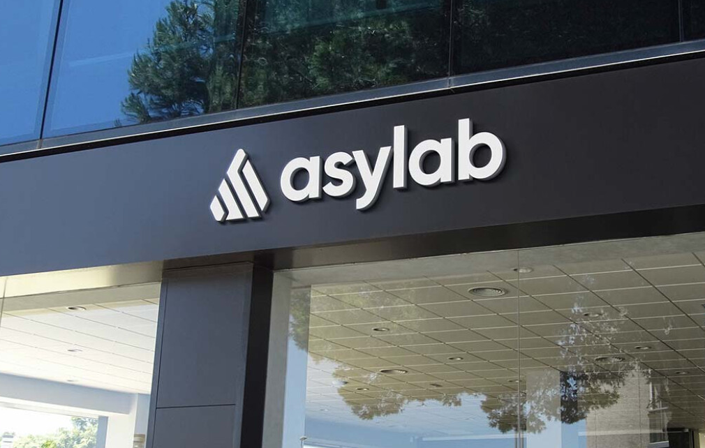 Building Facade Mockup PSD Editable Signage & Branding Presentation